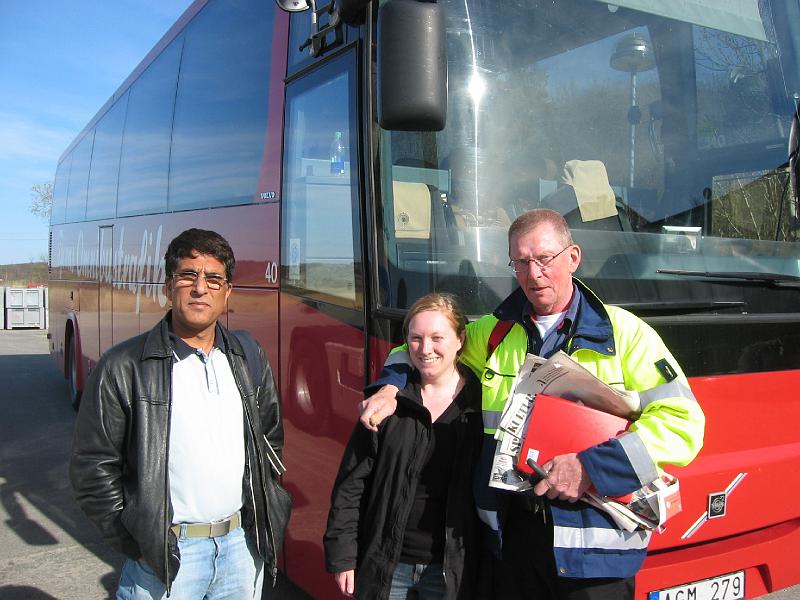 1 april 2008 262.jpg - Framme i Skärhamn. Shapoor, Moa och Lennart.